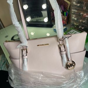 CHARLOTTE MEDIUM SAFFIANO LEATHER TOP ZIP TOTE BAG